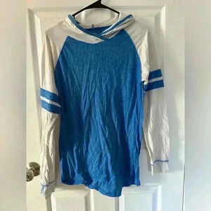 Women’s Long Sleeved Blue And White Holder Pull Over Light Weight Shirt Large